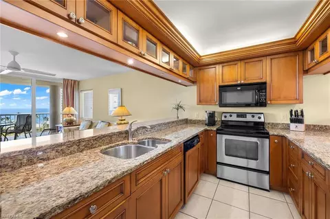 40 Seagate Dr #603A, Naples, FL 34103 photo 8