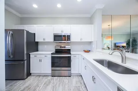 200 Vintage Cir #D202, Naples, FL 34119
