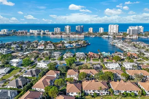 172 Colonade Cir #1304, Naples, FL 34103