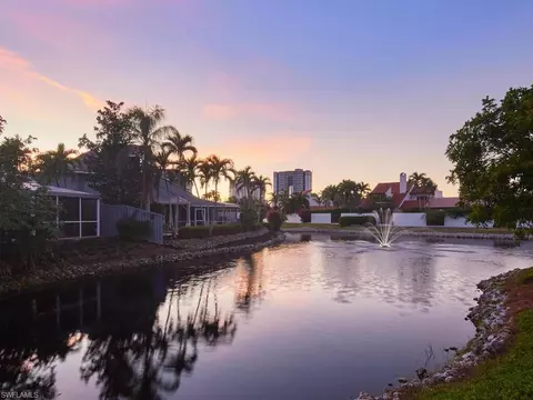 655 Bridgeway Ln, Naples, FL 34108