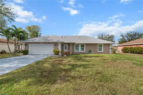 2704 SW Santa Barbara Pl, Cape Coral, FL 33914