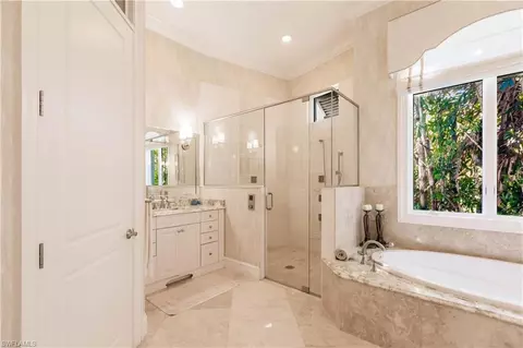 Bath - 790 18th Ave S, Naples, FL 34102 photo 3 of 7