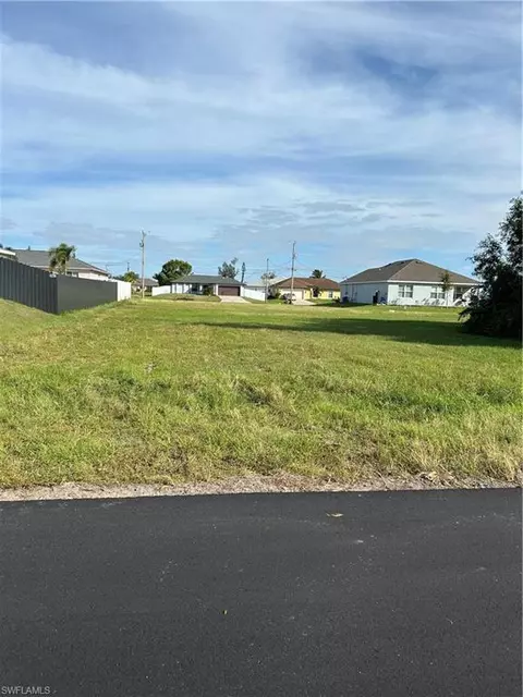 109 SW 22nd Ave, Cape Coral, FL 33991