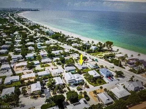 111 Hibiscus Dr, Fort Myers Beach, FL 33931