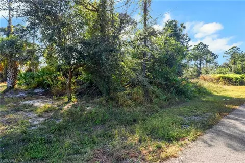 2911 33rd St SW, Lehigh Acres, FL 33976