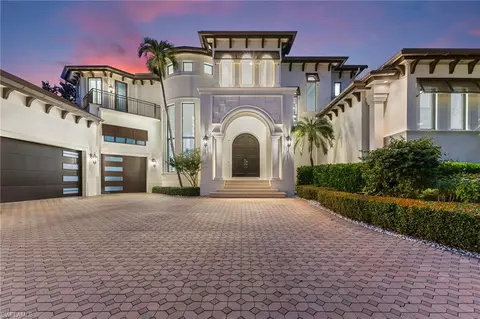 1960 7th St S, Naples, FL 34102