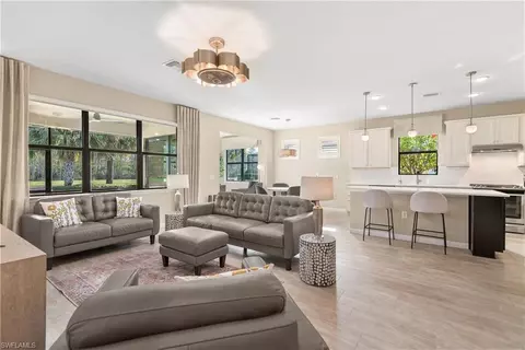 7370 Mockingbird Ct, Naples, FL 34114