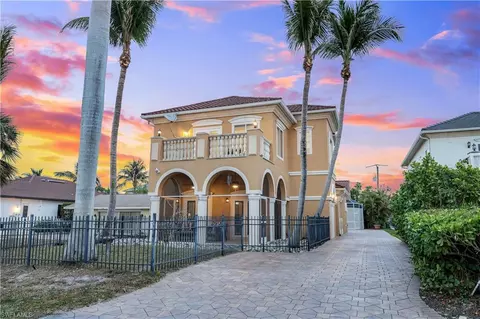 11020 Vanderbilt Dr, Naples, FL 34108 photo 3
