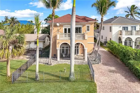 11020 Vanderbilt Dr, Naples, FL 34108 photo 2