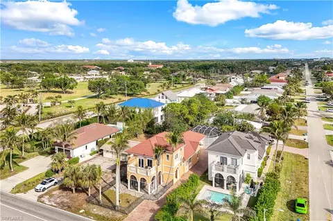 11020 Vanderbilt Dr, Naples, FL 34108