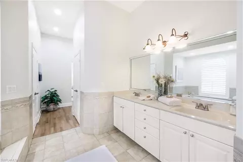 11020 Vanderbilt Dr, Naples, FL 34108 photo 17