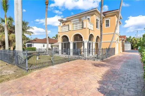 11020 Vanderbilt Dr, Naples, FL 34108 photo 4