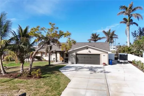 2471 Sanibel Blvd, Saint James City, FL 33956
