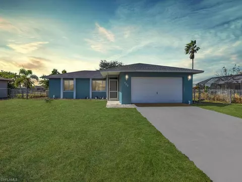 208 SE 4th Pl, Cape Coral, FL 33990