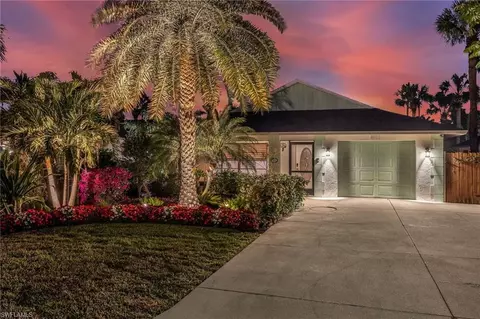 811 102nd Ave N, Naples, FL 34108