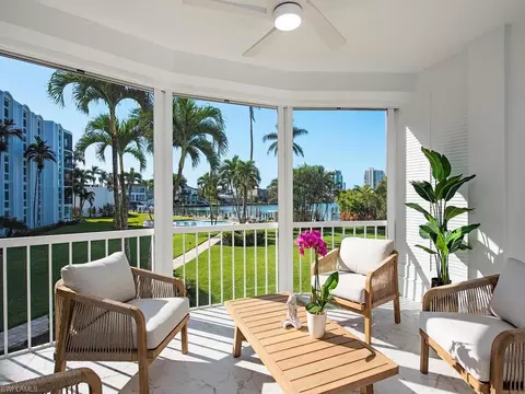 400 Park Shore Dr #203, Naples, FL 34103