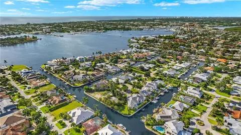 1685 Mullet Ct, Naples, FL 34102 photo 17