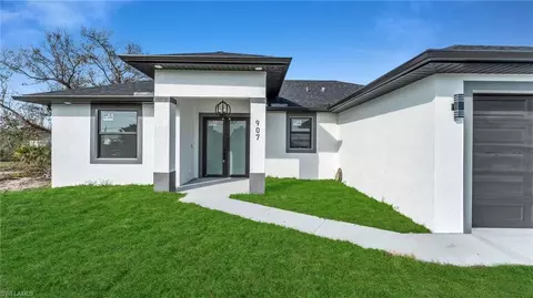 907 Chaplin Ave, Lehigh Acres, FL 33971 photo 4