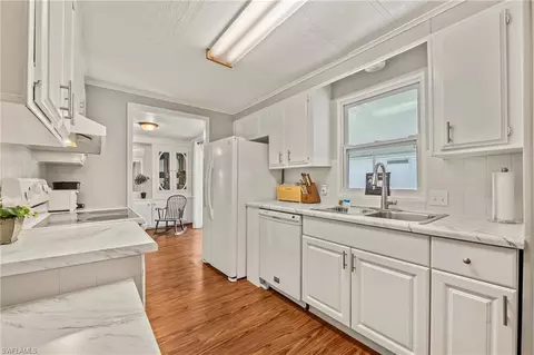 Kitchen - 284 Cape Sable Dr, Naples, FL 34104 photo 2 of 3