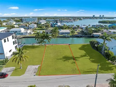 151 Trinidad St, Naples, FL 34113