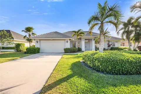 4882 Berkeley Dr, Naples, FL 34112 photo 2