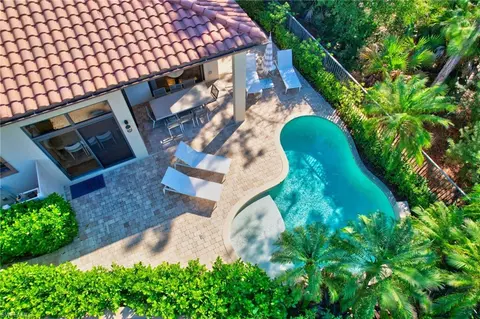 7902 Allende Ln, Naples, FL 34113 photo 25