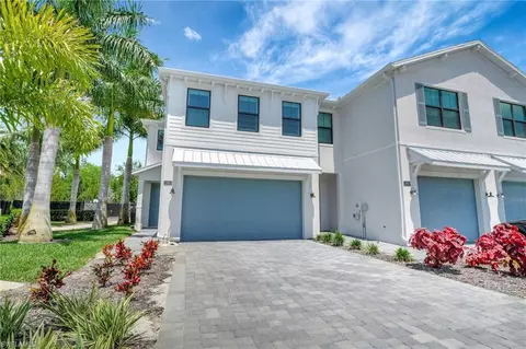 12953 Pembroke Dr, Naples, FL 34105
