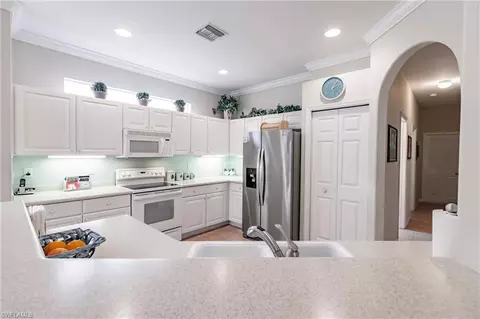 8236 Woodridge Pointe Dr, Fort Myers, FL 33912