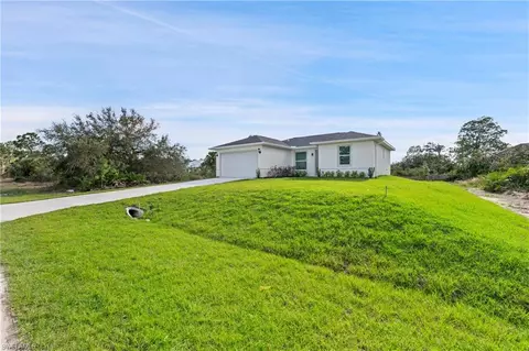 957 Commodore St, Lehigh Acres, FL 33974 photo 4