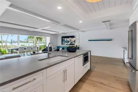 222 Harbour Dr #109, Naples, FL 34103