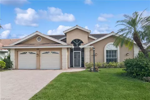434 Countryside Dr, Naples, FL 34104