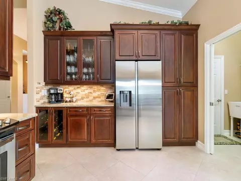 284 Glen Eagle Cir, Naples, FL 34104 photo 16