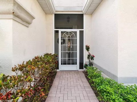 284 Glen Eagle Cir, Naples, FL 34104 photo 5