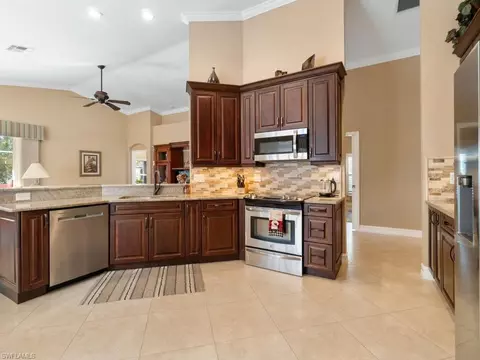 284 Glen Eagle Cir, Naples, FL 34104 photo 15