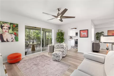 7320 Glenmoor Ln #2205, Naples, FL 34104
