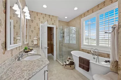 Bath - 1202 Seminole Cir, Moore Haven, FL 33471 photo 1 of 4