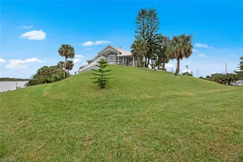 Exterior - 1202 Seminole Cir, Moore Haven, FL 33471 photo 11 of 12