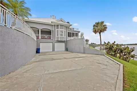 Exterior - 1202 Seminole Cir, Moore Haven, FL 33471 photo 9 of 12