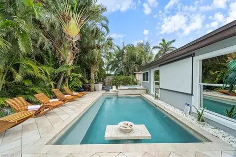 2123 Holiday Ln, Naples, FL 34104