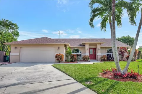 3042 Round Table Ln, Naples, FL 34112