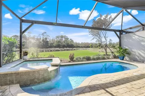 7136 Dominica Dr, Naples, FL 34113