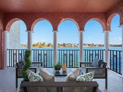 4000 Gulf Shore Blvd N #2000, Naples, FL 34103
