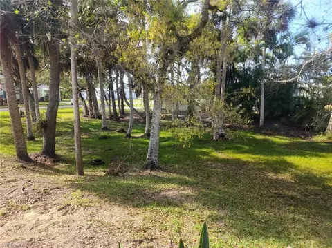 236 Riverwood Rd, Naples, FL 34114 photo 2