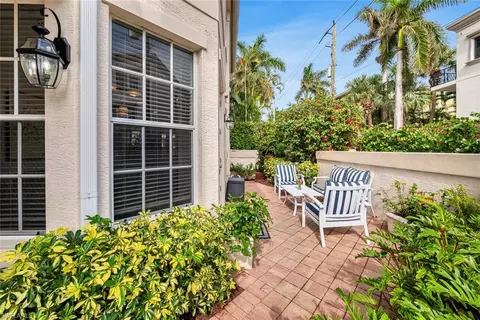 Exterior - 554 3rd Ave S #1B, Naples, FL 34102 photo 3 of 5