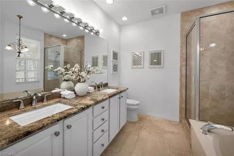Bath - 554 3rd Ave S #1B, Naples, FL 34102 photo 1 of 3