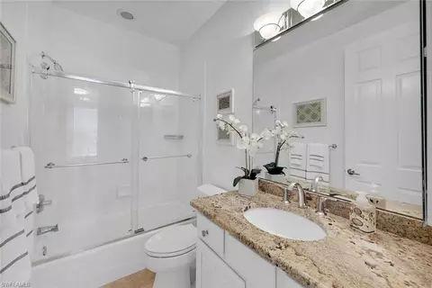 Bath - 554 3rd Ave S #1B, Naples, FL 34102 photo 2 of 3