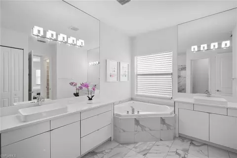 Bath - 4448 Aurora St, Naples, FL 34119 photo 1 of 7