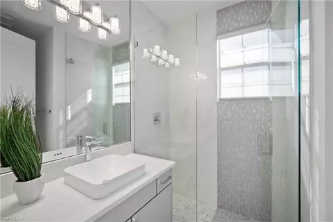 Bath - 4448 Aurora St, Naples, FL 34119 photo 5 of 7