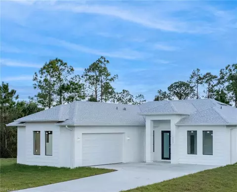 3902 E 5th St, Lehigh Acres, FL 33972