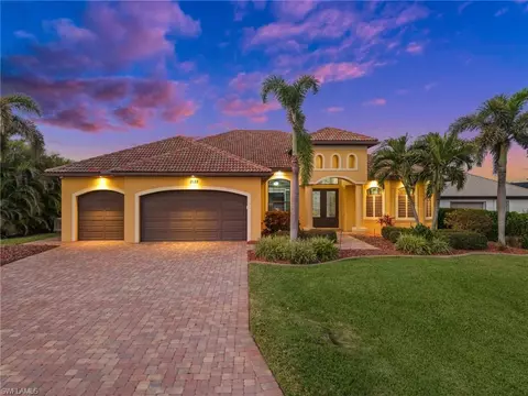 2033 SW 52nd St, Cape Coral, FL 33914